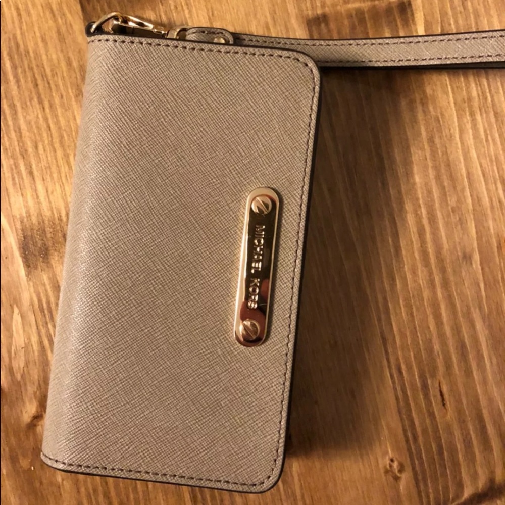 Michael Kors wallet/wristlet